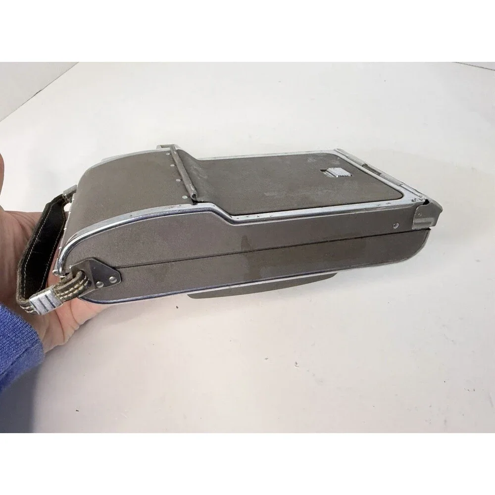 UNTESTED Vintage Polaroid Land Camera Model 80 Highlander w/ Flash manuals Bulbs